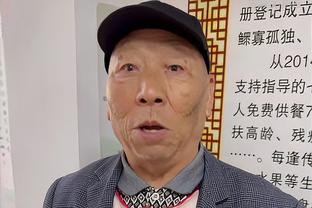 太不容易了！C罗赛后抱着主教练疯狂庆祝